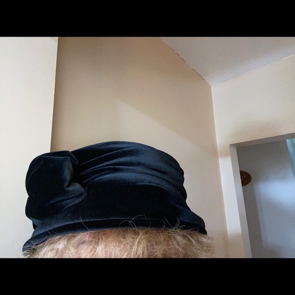 Headslip black hat with bow - Picture 6 of 15